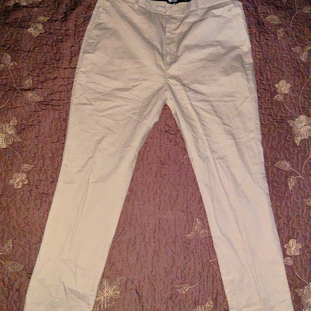 XL/36W CHEAP MONDAY KAKHIS PANTS.